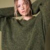 Πουλόβερ oversized με γκλίτερ εφέ και χαμηλούς ώμους