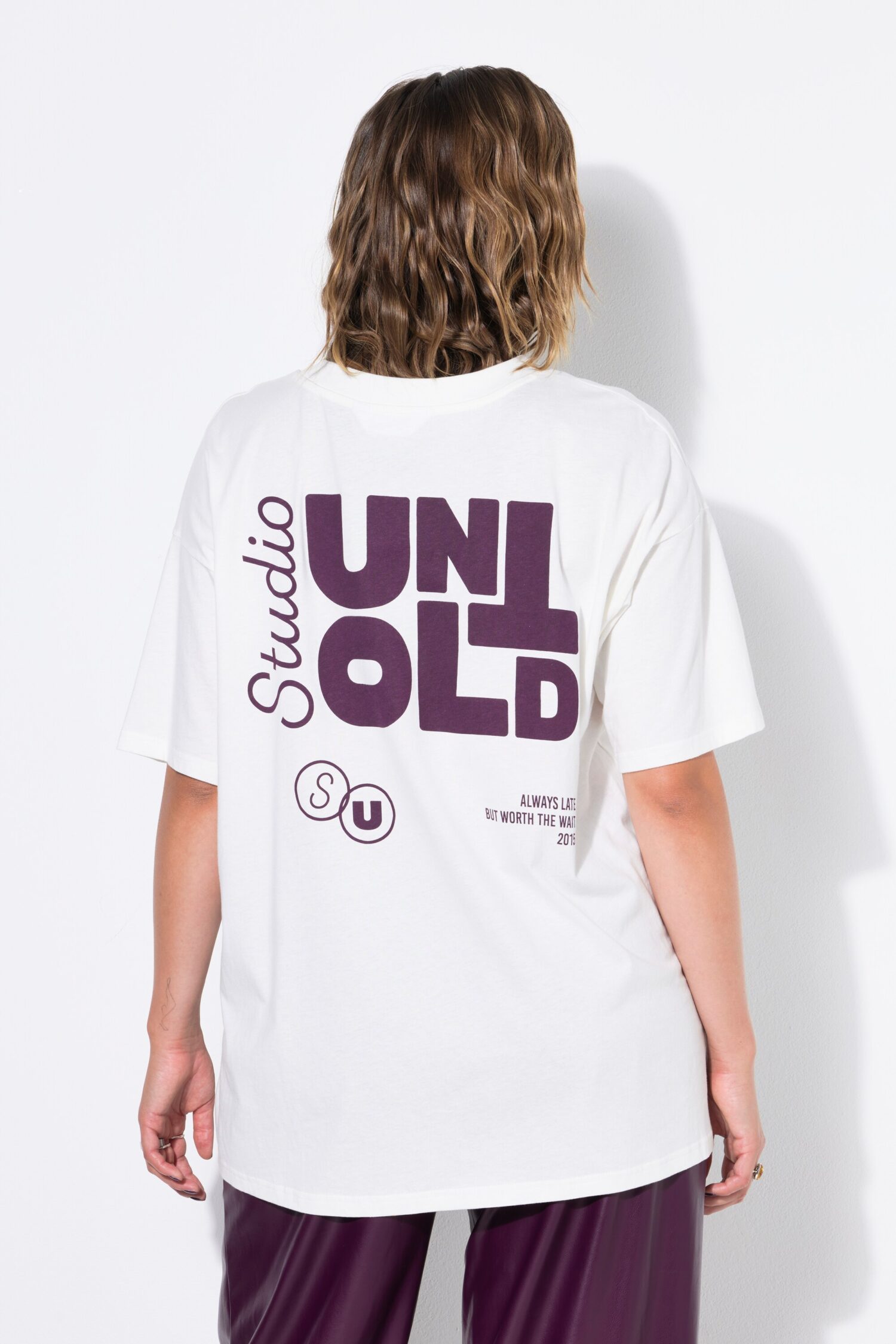 T-shirt oversized με σχέδιο "STUDIO"
