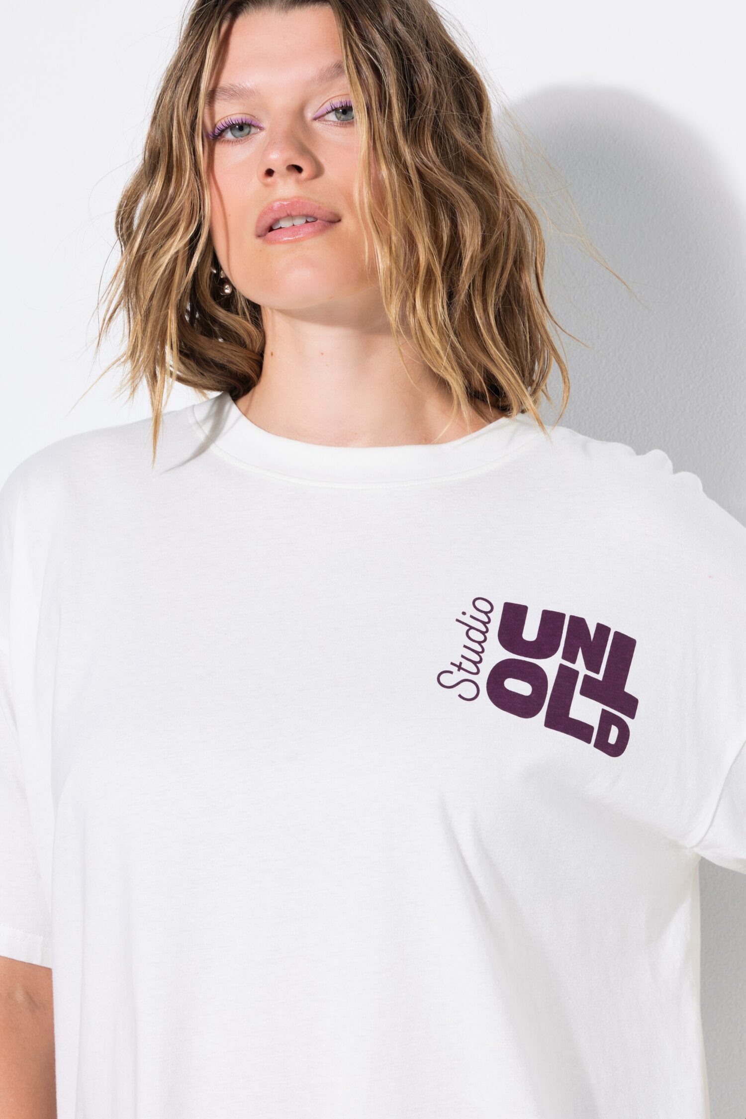 T-shirt oversized με σχέδιο "STUDIO"