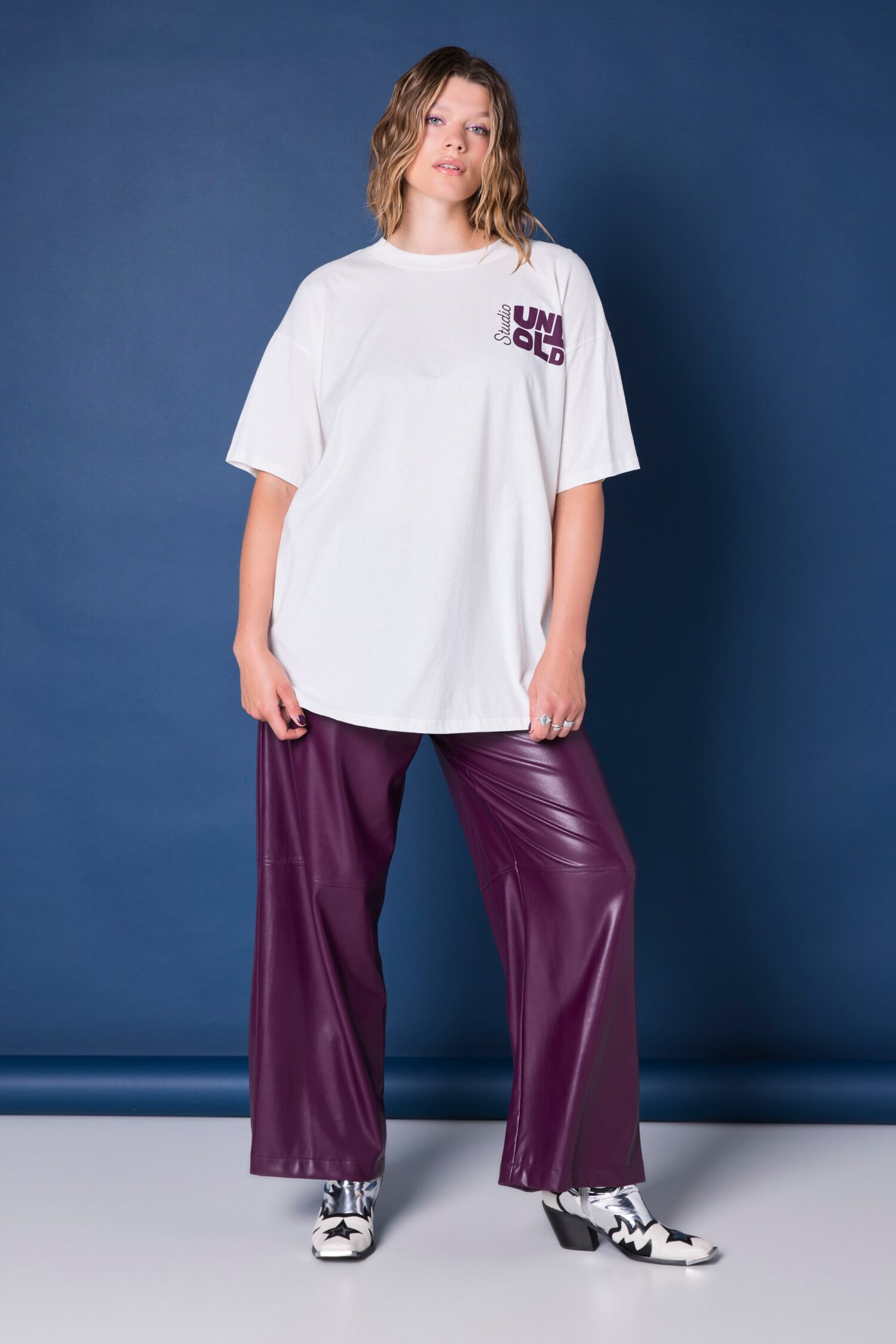 T-shirt oversized με σχέδιο "STUDIO"