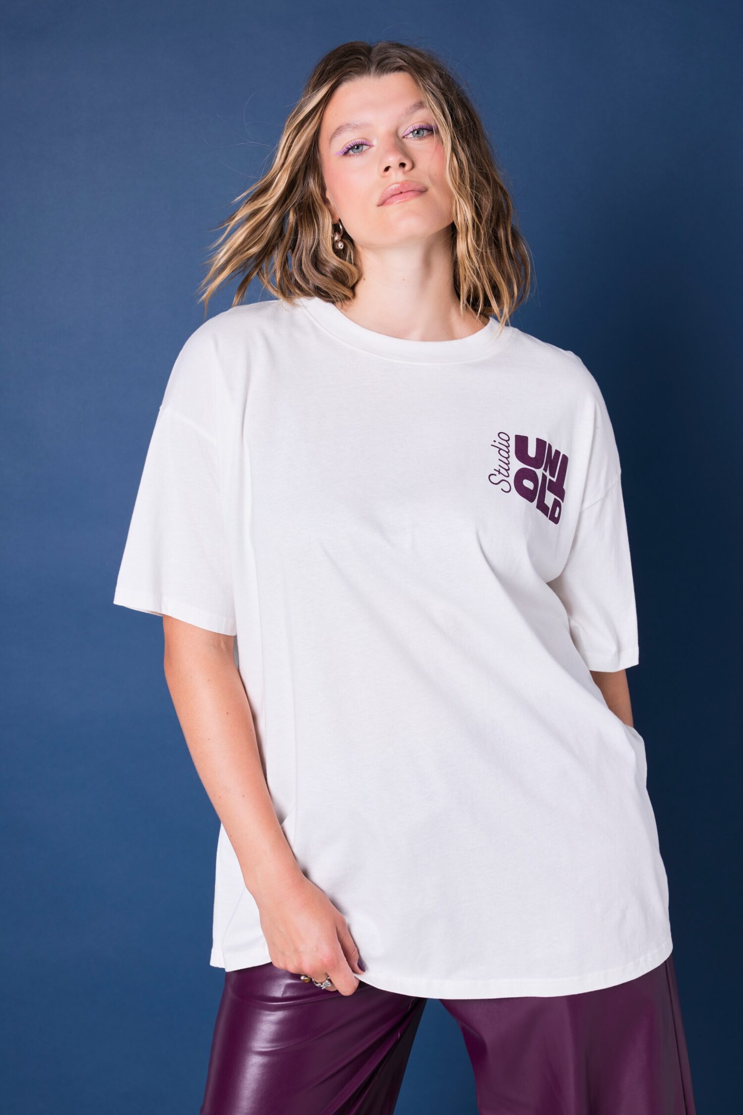 T-shirt oversized με σχέδιο "STUDIO"