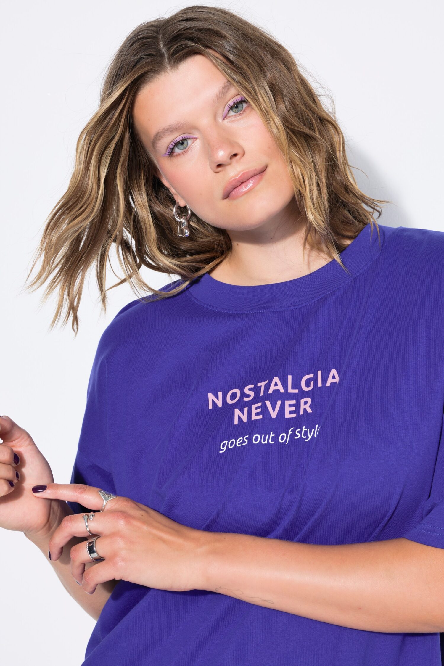 T-shirt oversized με τύπωμα "NOSTALGIA"